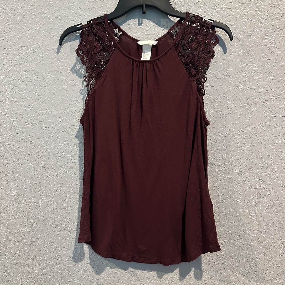 Burgundy Cute Top w Lace Shoulders - Size S